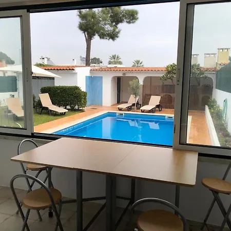 Caparica Pool Beach House * Charneca (Setubal)