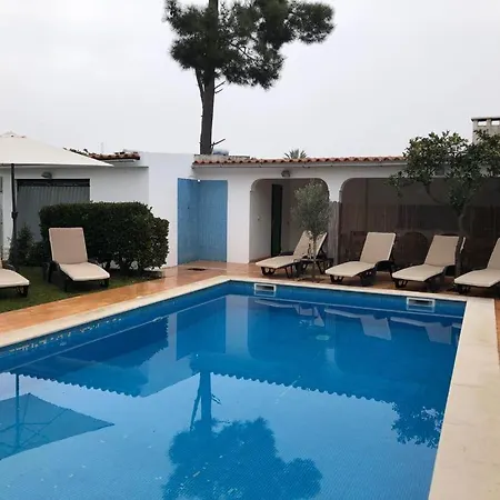Caparica Pool Beach House Ferienhaus Charneca (Setubal)