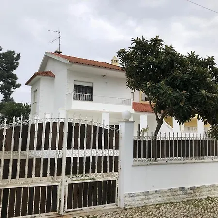 Caparica Pool Beach House Charneca (Setubal)
